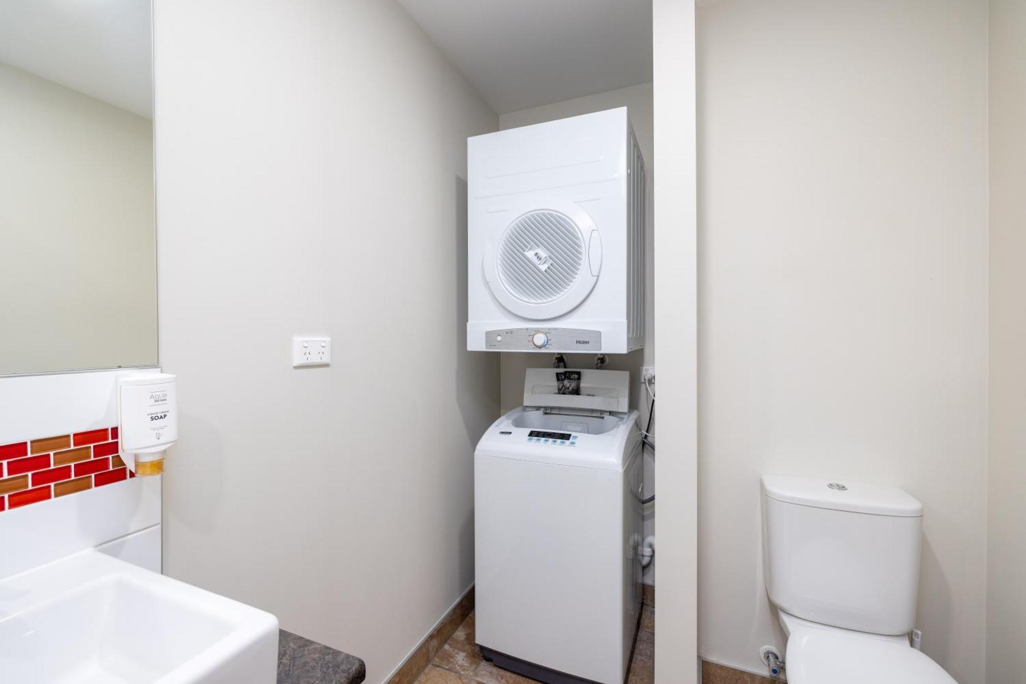 Ramada Suites By Wyndham Christchurch City Экстерьер фото